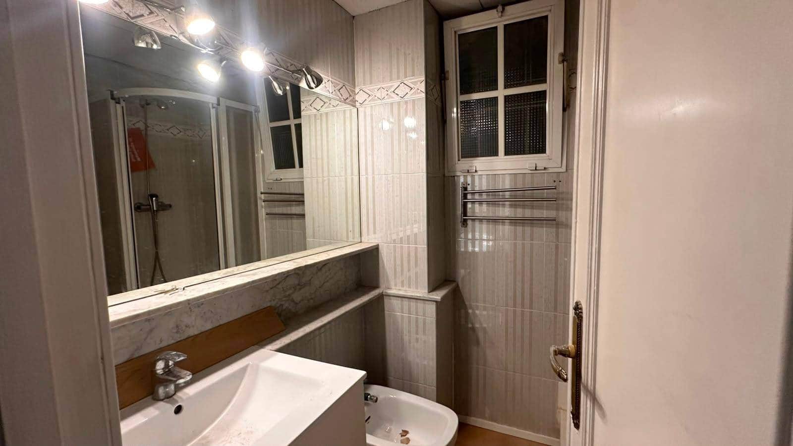 3 soverom Leilighet til leie i Valencia by med garasje - € 1 995 (Ref: 10129556)