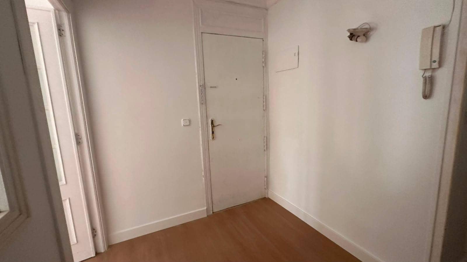 3 soverom Leilighet til leie i Valencia by med garasje - € 1 995 (Ref: 10129556)