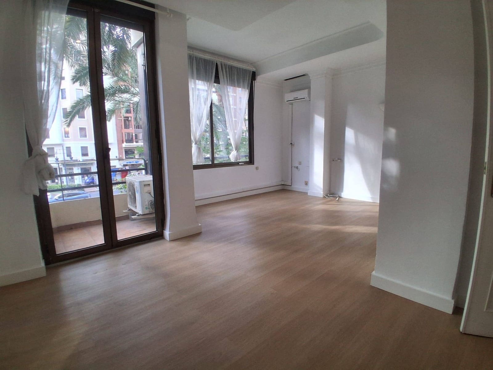 3 soverom Leilighet til leie i Valencia by med garasje - € 1 995 (Ref: 10129556)