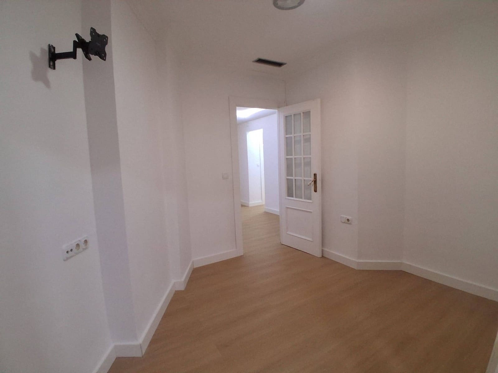 3 soverom Leilighet til leie i Valencia by med garasje - € 1 995 (Ref: 10129556)