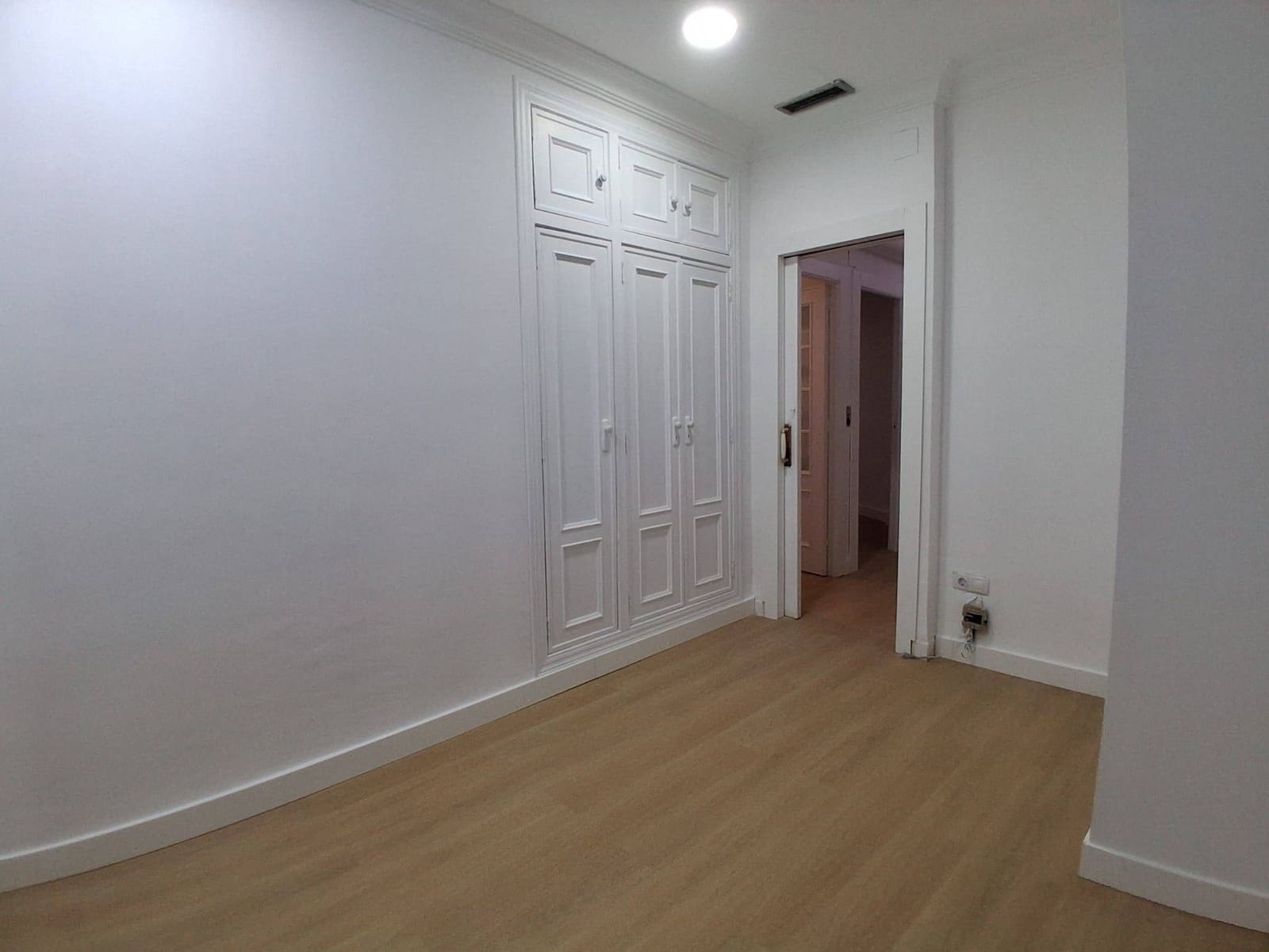 3 soverom Leilighet til leie i Valencia by med garasje - € 1 995 (Ref: 10129556)