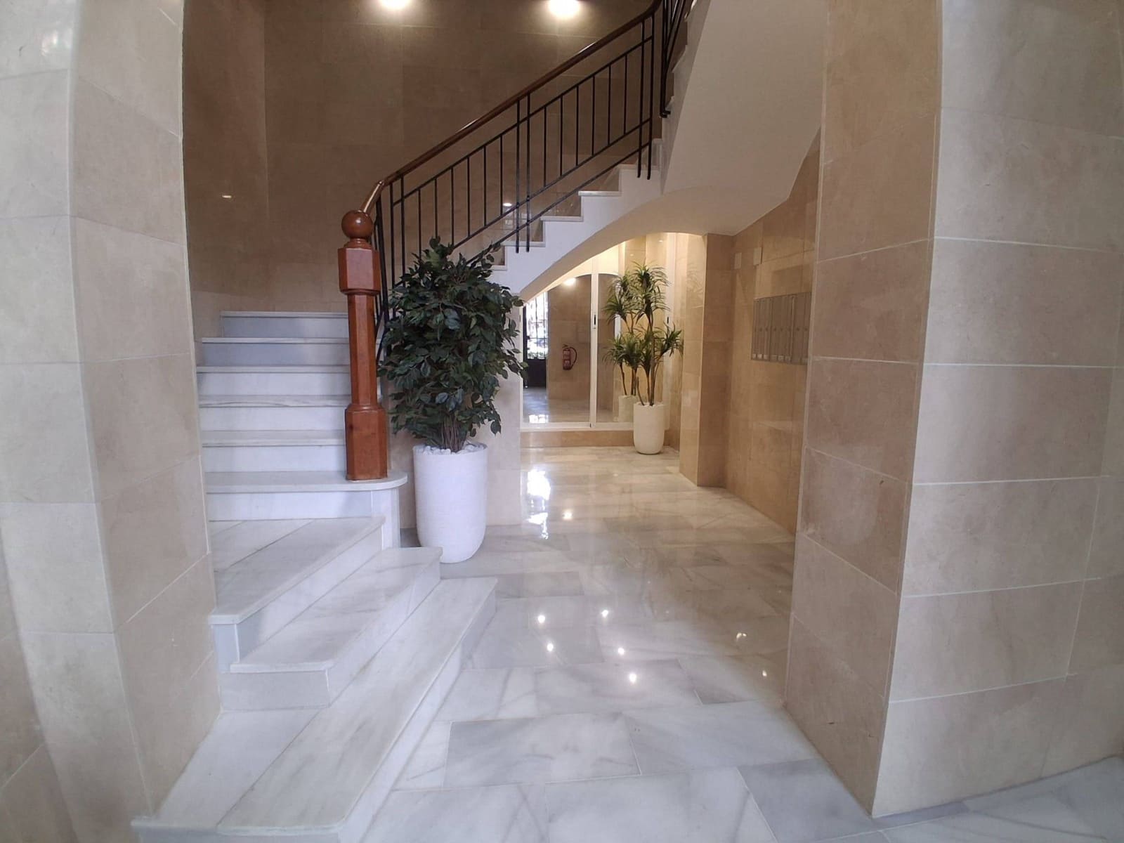 3 soverom Leilighet til leie i Valencia by med garasje - € 1 995 (Ref: 10129556)