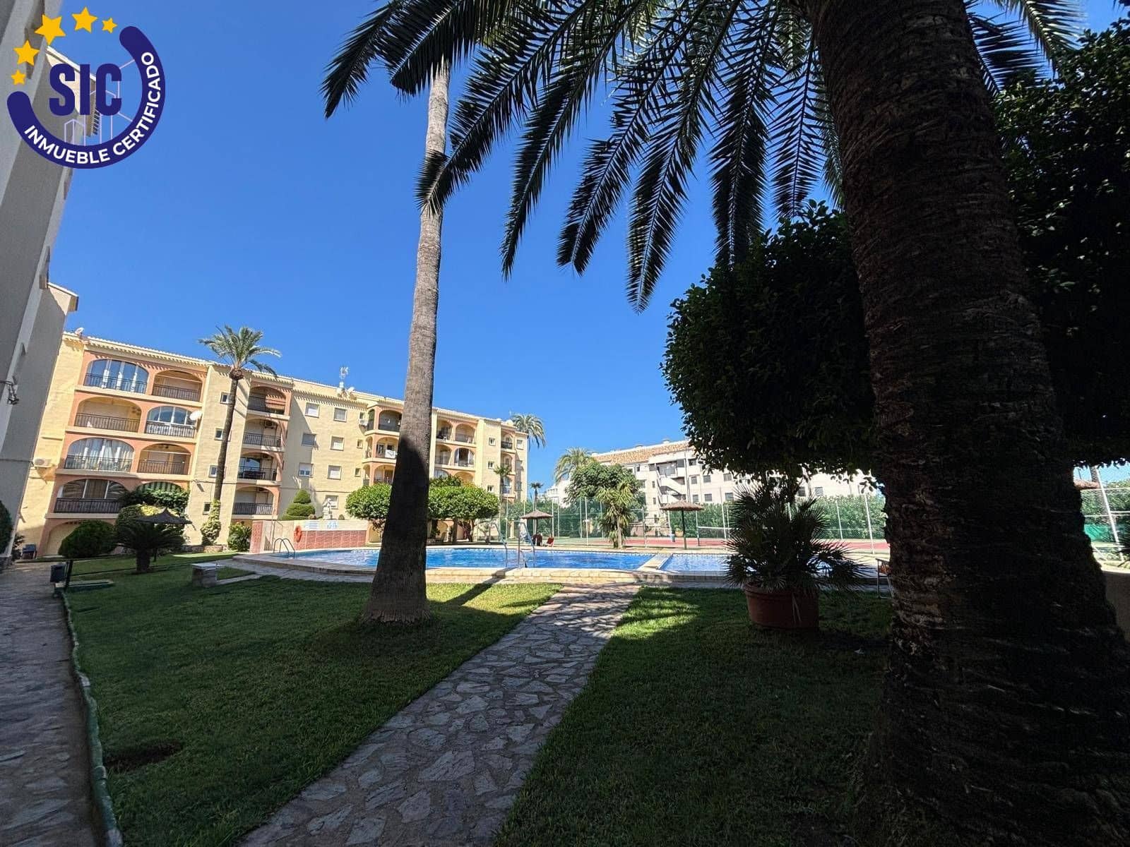 2 bedroom Flat for sale in Denia with pool garage - € 220,000 (Ref: 9628062)