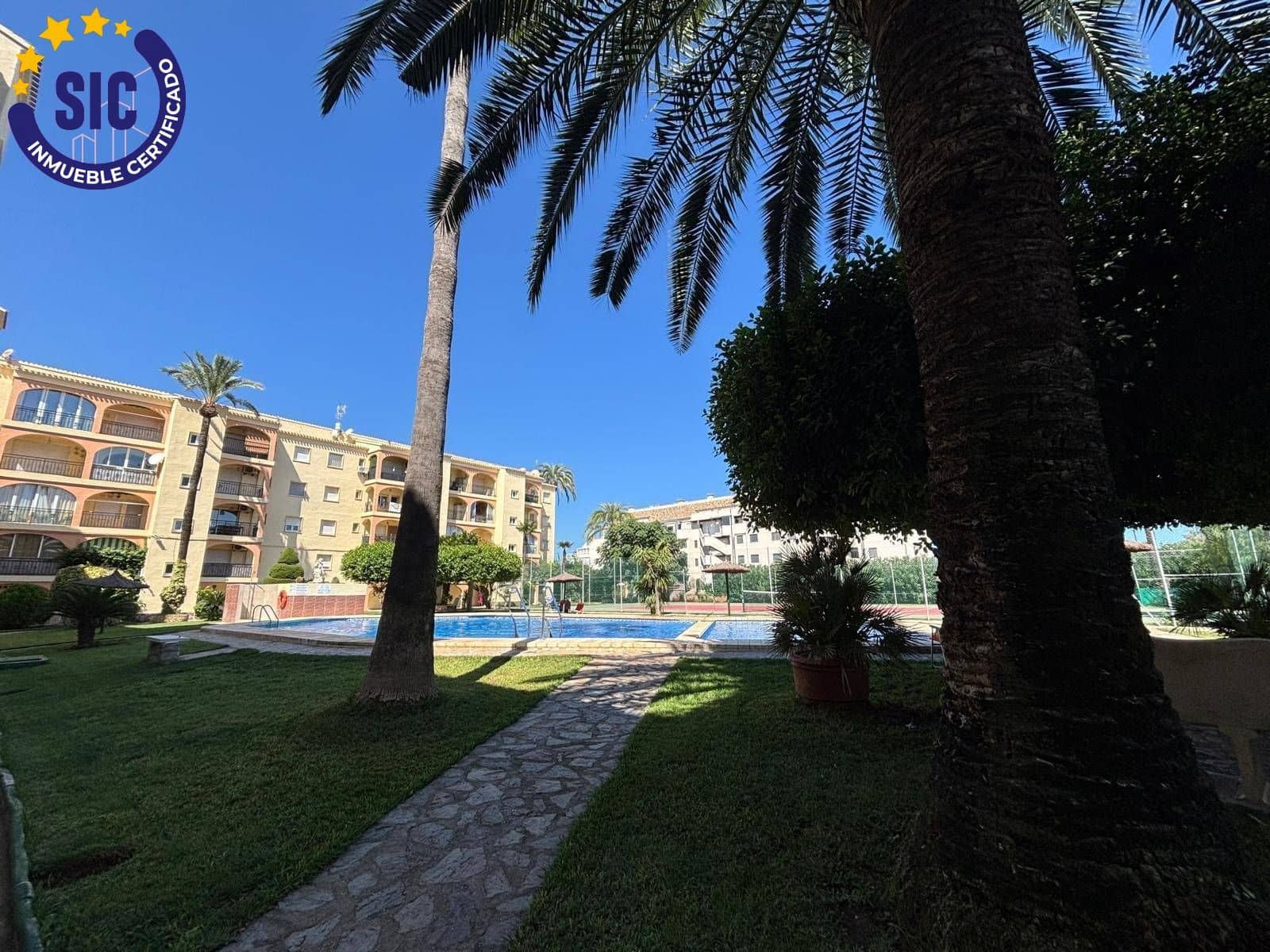 2 bedroom Flat for sale in Denia with pool garage - € 220,000 (Ref: 9628062)