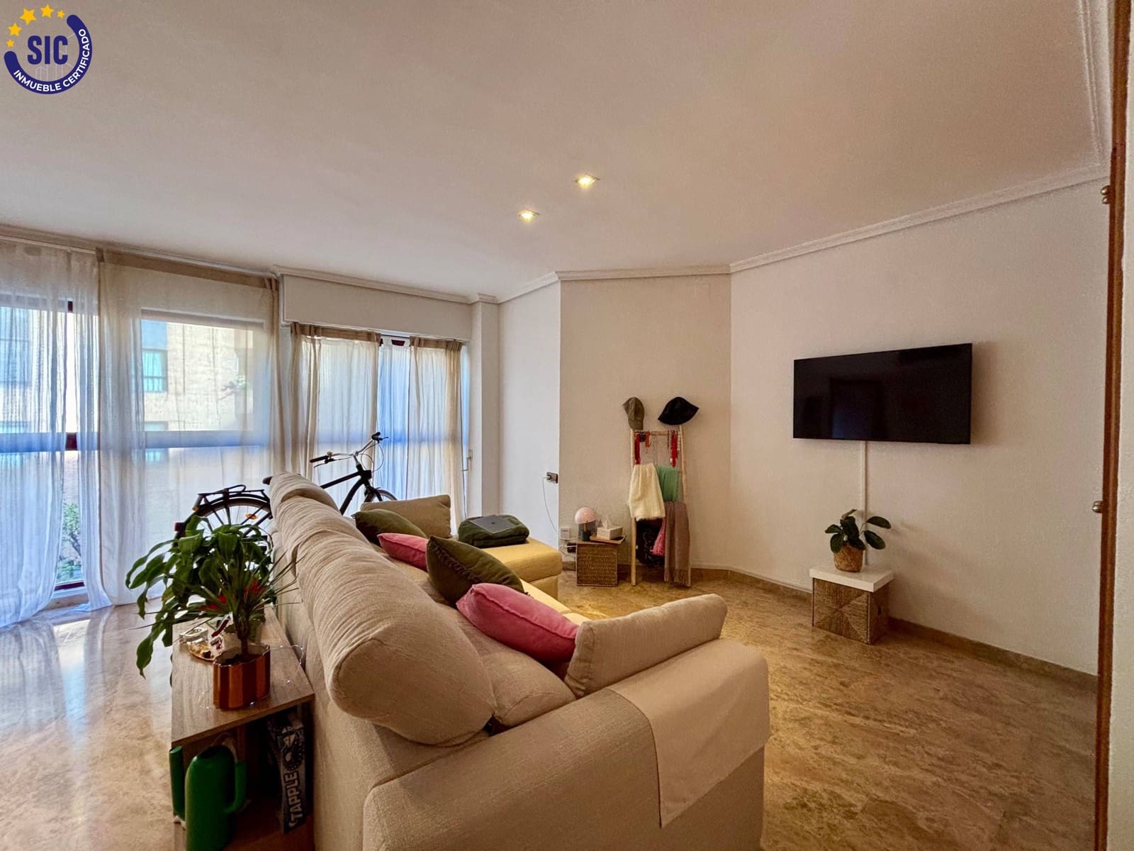 1 bedroom Flat for sale in Valencia city with garage - € 319,000 (Ref: 9628064)