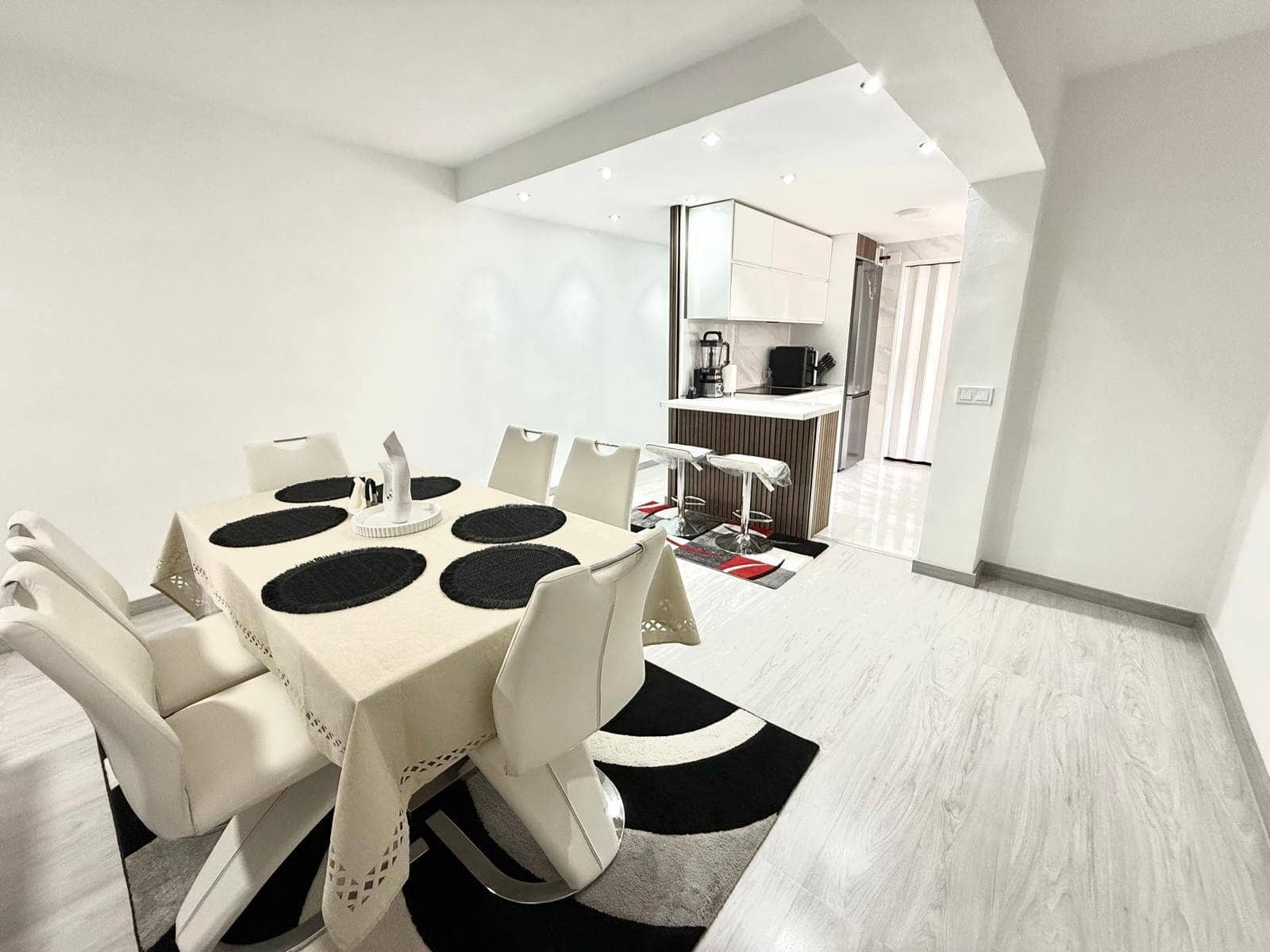 3 bedroom Flat for sale in Valencia city - € 329,000 (Ref: 9628066)