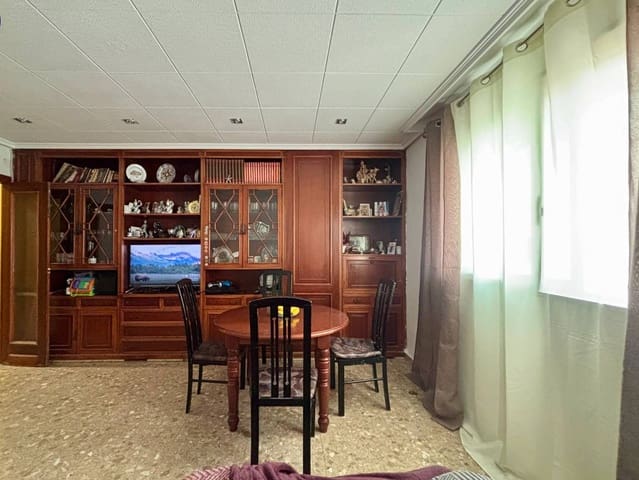 Piso de 4 habitaciones en Torrefiel, València ciudad en venta - 239.000 € (Ref: 9629996)