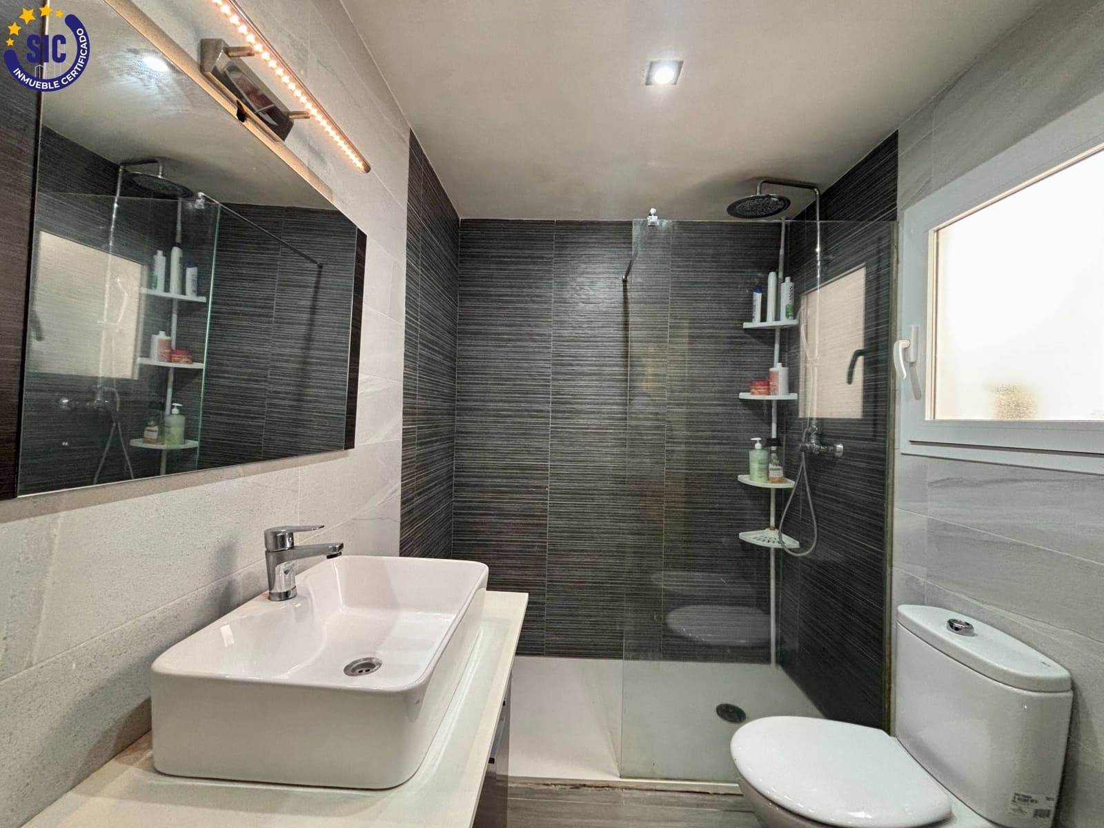 Piso de 4 habitaciones en València ciudad en venta - 239.000 € (Ref: 9629996)