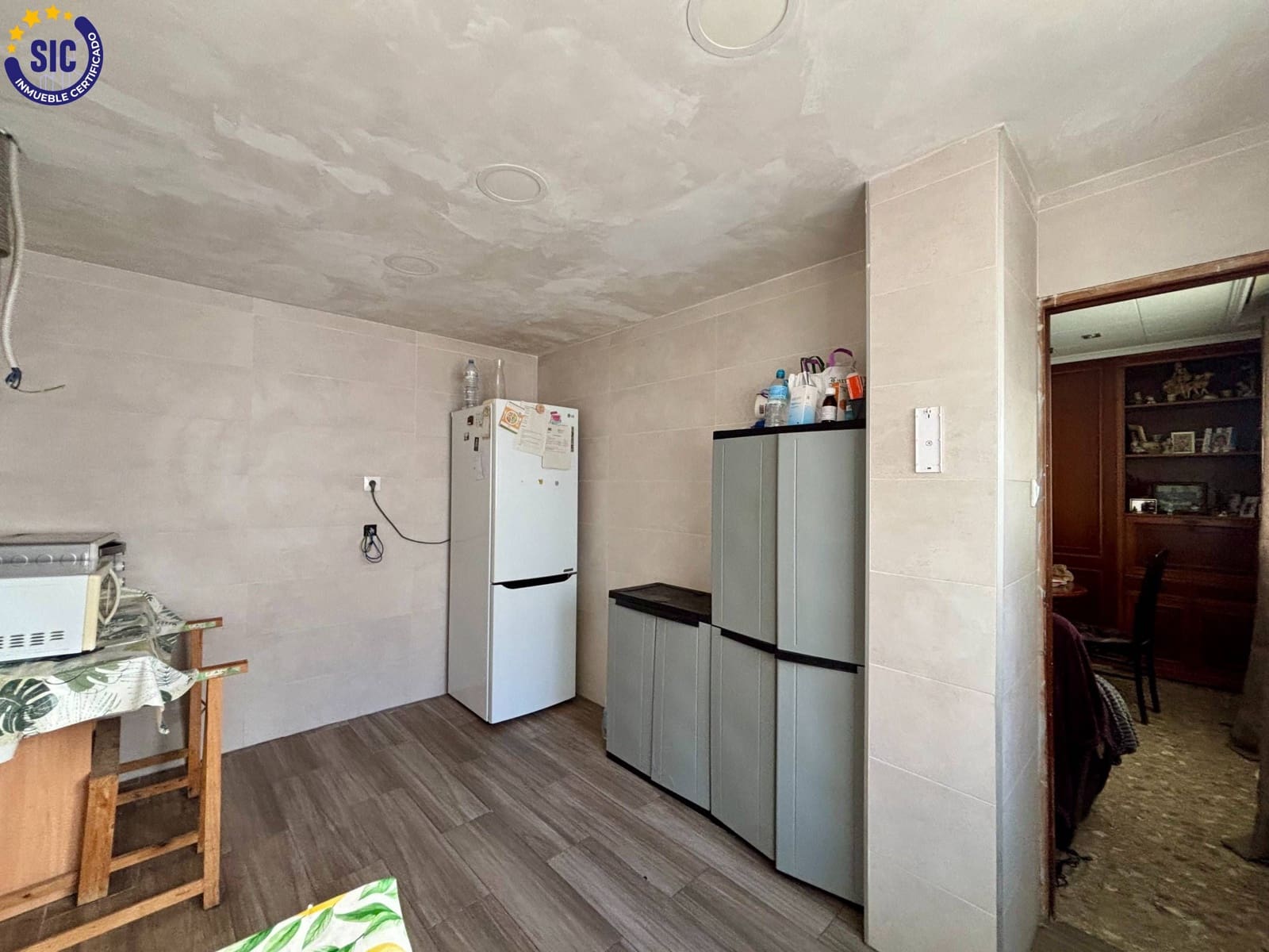 Piso de 4 habitaciones en València ciudad en venta - 239.000 € (Ref: 9629996)