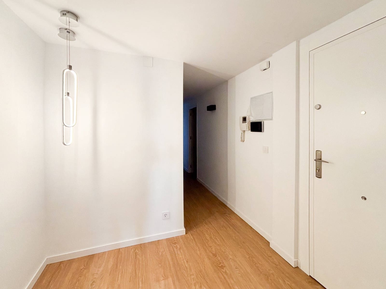 3 bedroom Flat for rent in Valencia city - € 2,300 (Ref: 9629998)