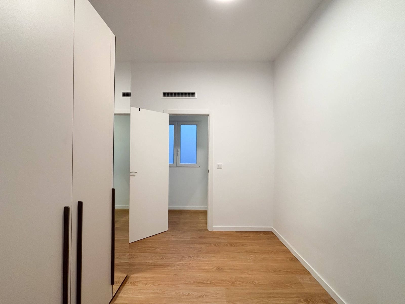 3 bedroom Flat for rent in Valencia city - € 2,300 (Ref: 9629998)