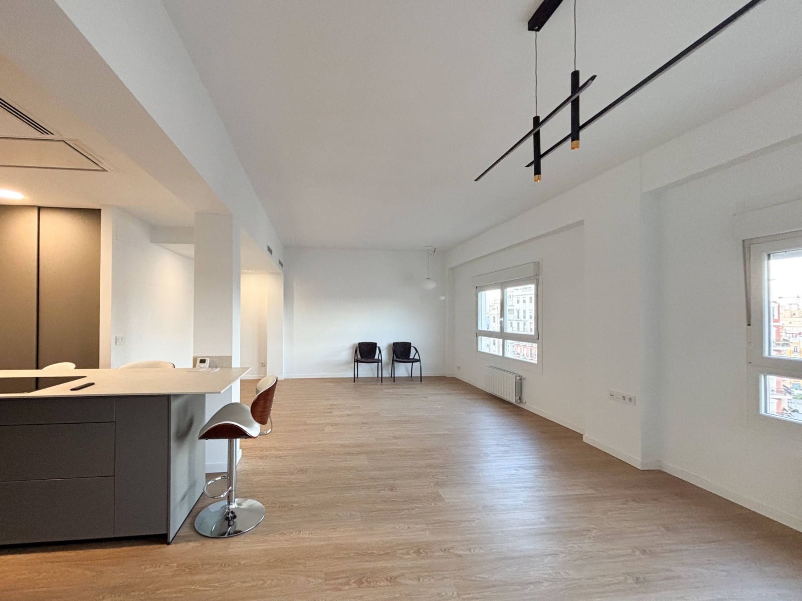 3 bedroom Flat for rent in Valencia city - € 2,300 (Ref: 9629998)