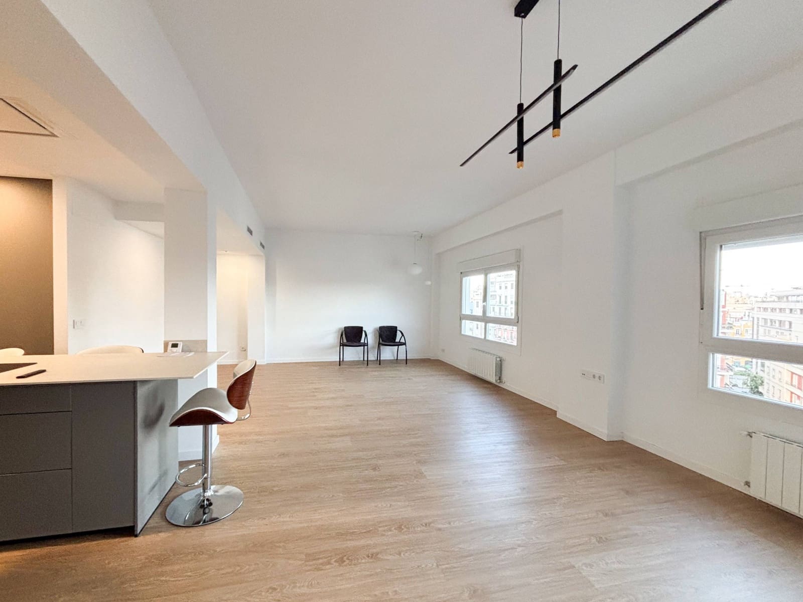 3 bedroom Flat for rent in Valencia city - € 2,300 (Ref: 9629998)