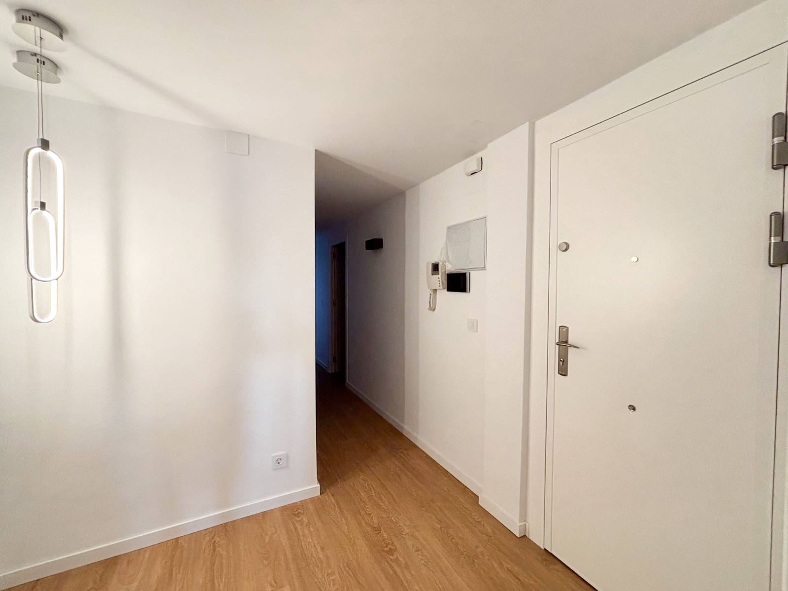 3 bedroom Flat for rent in Valencia city - € 2,300 (Ref: 9629998)