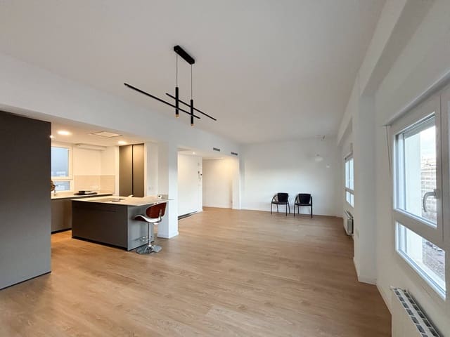 3 bedroom Flat for rent in Arrancapins, Valencia city - € 2,300 (Ref: 9629998)