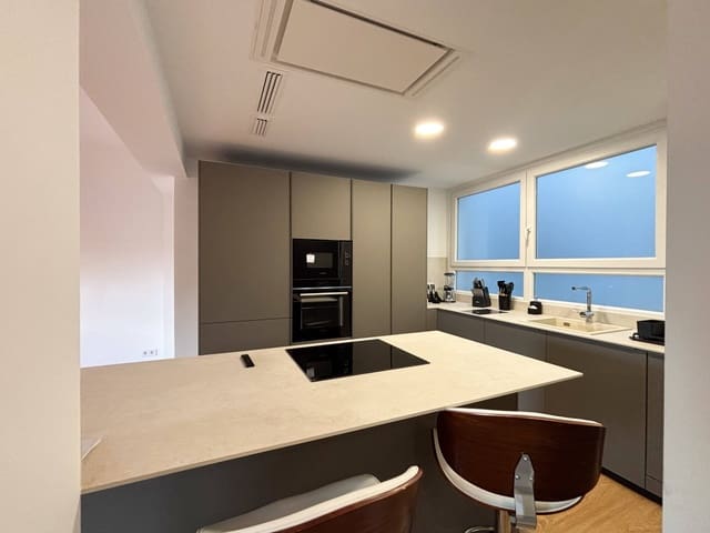 3 bedroom Flat for rent in Arrancapins, Valencia city - € 2,300 (Ref: 9629998)