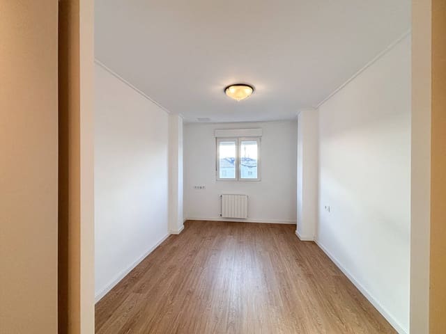 3 bedroom Flat for rent in Arrancapins, Valencia city - € 2,300 (Ref: 9629998)