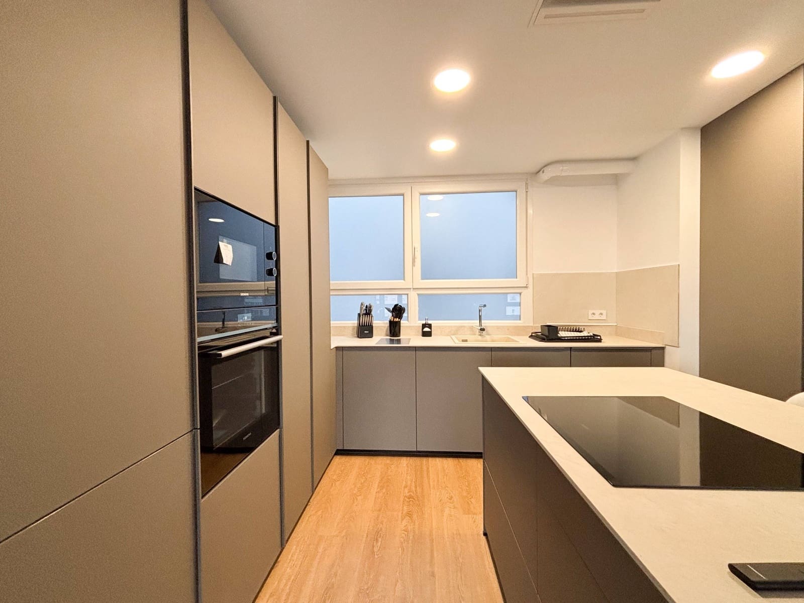 3 bedroom Flat for rent in Valencia city - € 2,300 (Ref: 9629998)