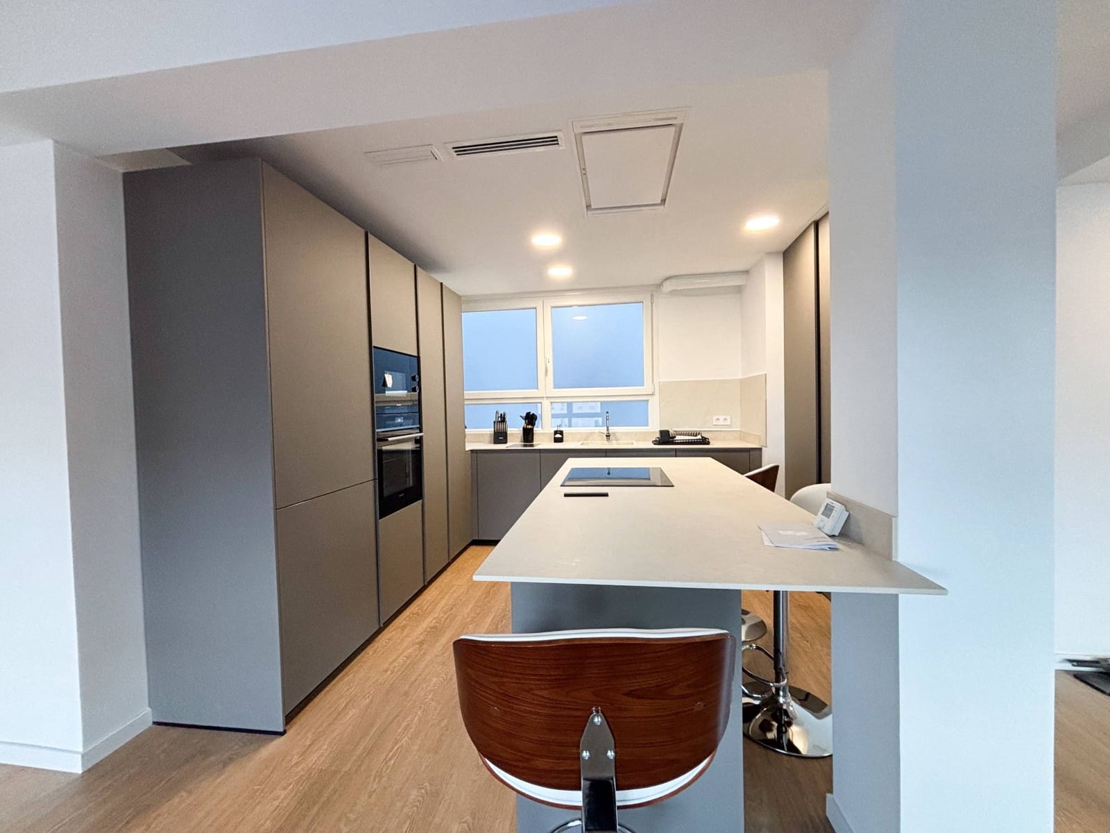 3 bedroom Flat for rent in Valencia city - € 2,300 (Ref: 9629998)