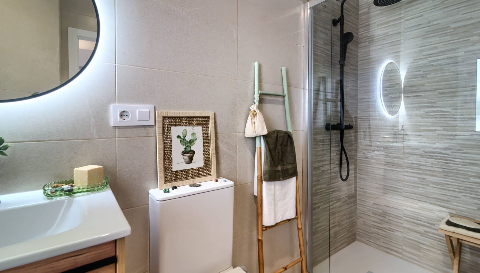 2 bedroom Flat for sale in Valencia city - € 385,000 (Ref: 9648169)