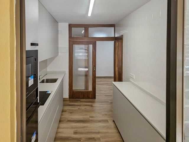 5 soveværelse Lejlighed til leje i Ciutat Vella, Valencia by - € 2.800 (Ref: 9656129)