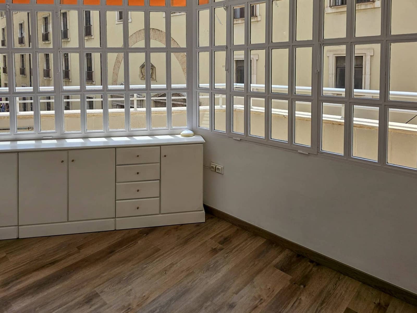 5 soveværelse Lejlighed til leje i Valencia by - € 2.800 (Ref: 9656129)