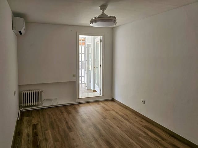 5 soveværelse Lejlighed til leje i Ciutat Vella, Valencia by - € 2.800 (Ref: 9656129)