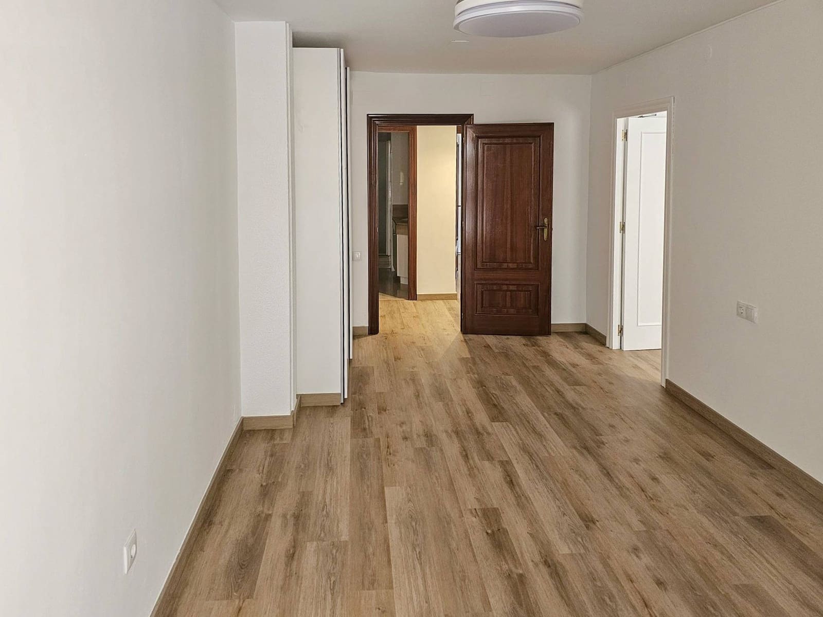 5 soveværelse Lejlighed til leje i Valencia by - € 2.800 (Ref: 9656129)