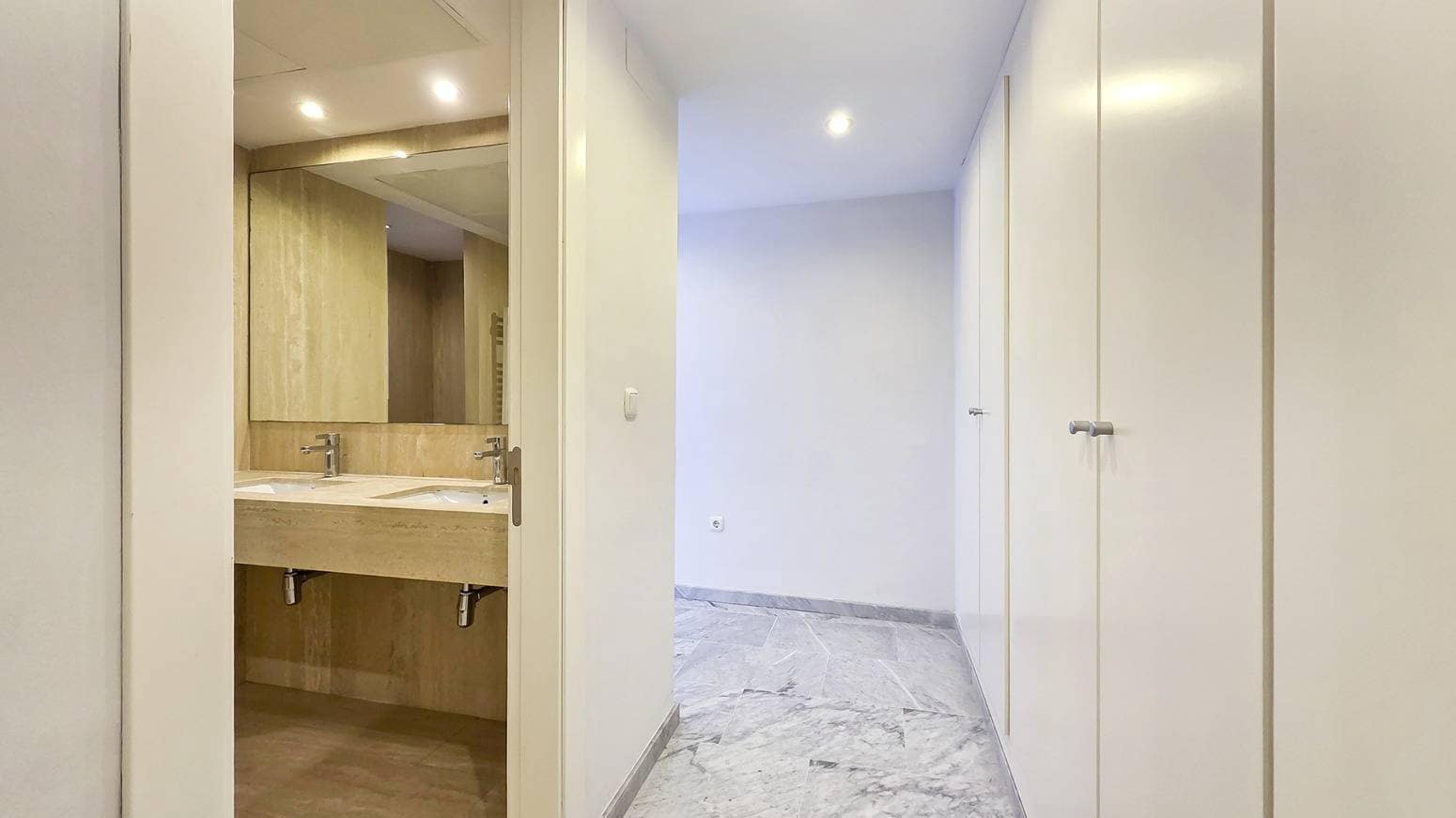 Piso de 6 habitaciones en València ciudad en venta con garaje - 820.000 € (Ref: 9656130)