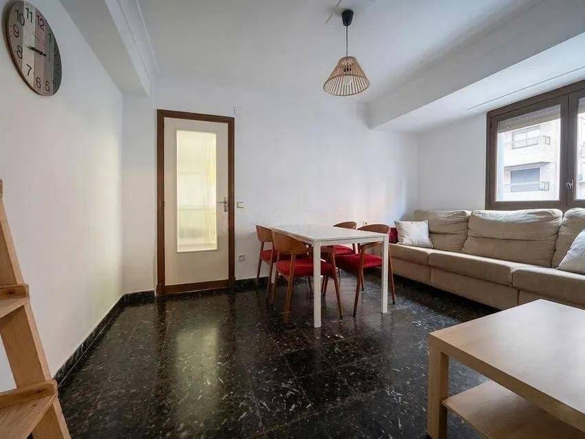 Piso de 3 habitaciones en València ciudad en venta - 285.000 € (Ref: 9686466)