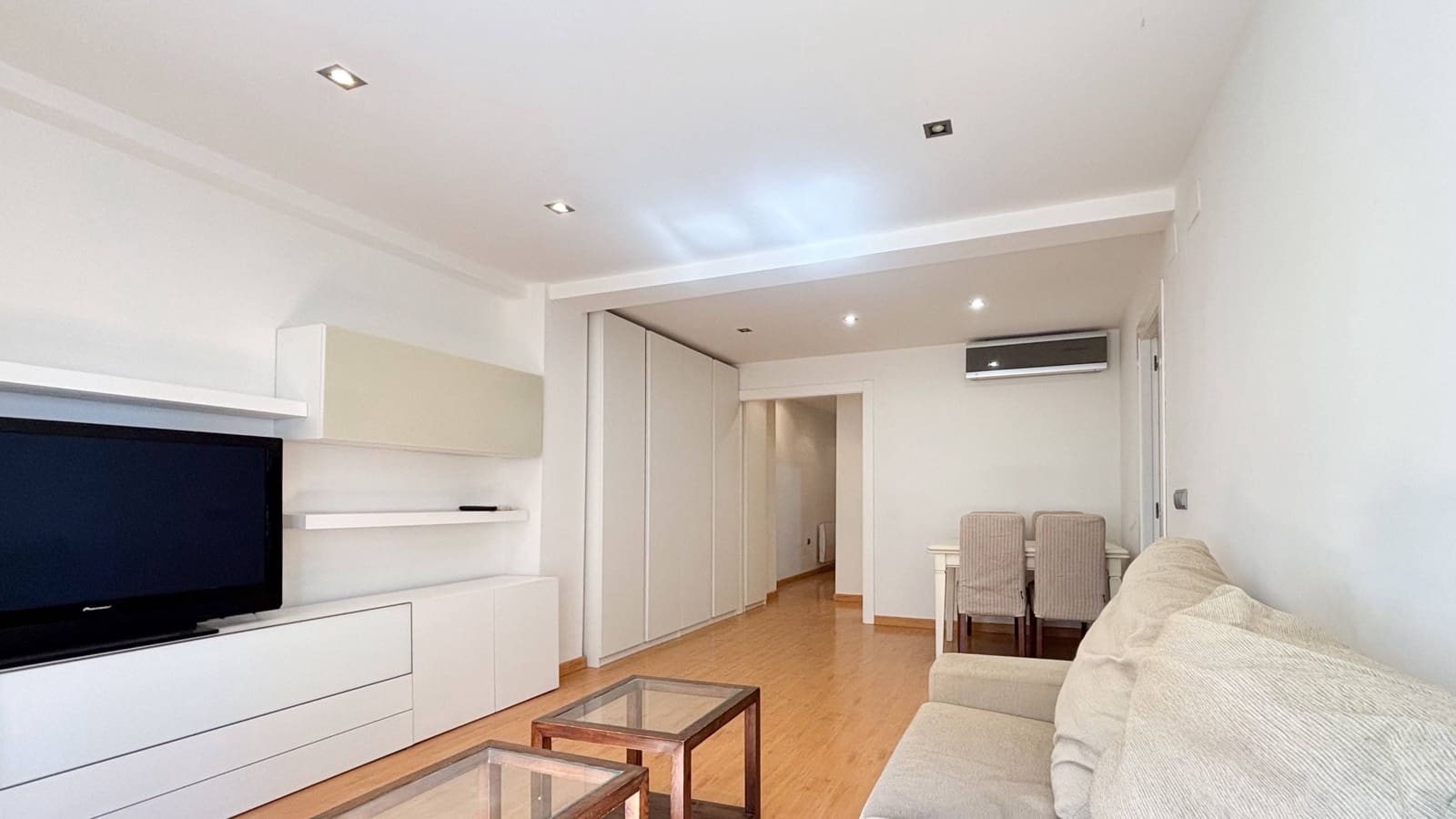 2 bedroom Flat for sale in Valencia city - € 325,000 (Ref: 9738581)