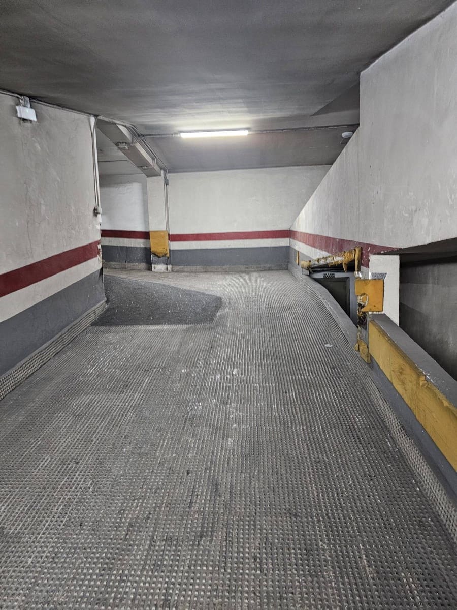 Garaż na sprzedaż w Miasto Walencja - 28 000 € (Ref: 9780581)