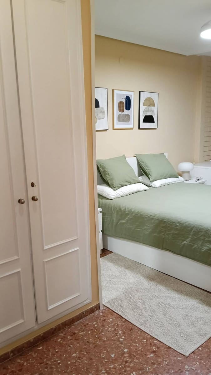 1 soverom Leilighet til leie i Valencia by - € 1 200 (Ref: 9807983)