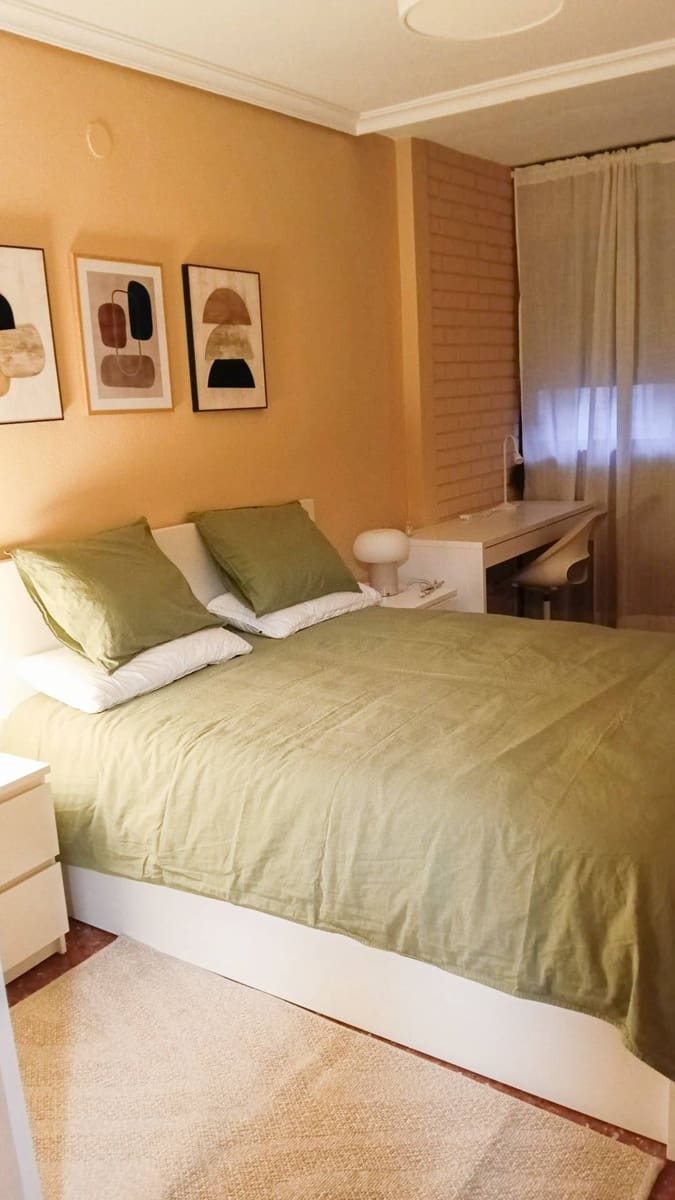 1 soverom Leilighet til leie i Valencia by - € 1 200 (Ref: 9807983)