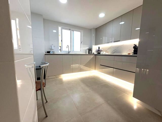 3 bedroom Flat for sale in Russafa, Valencia city - € 639,000 (Ref: 9861887)