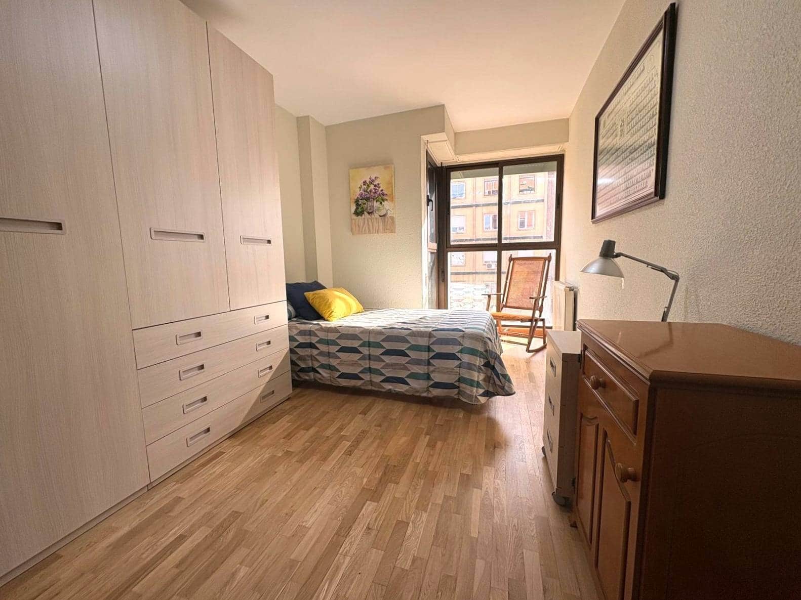 3 bedroom Flat for sale in Valencia city - € 639,000 (Ref: 9861887)