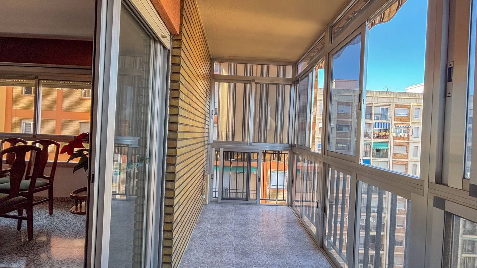 4 slaapkamer Flat te koop in Valencia stad - € 238.000 (Ref: 9893898)