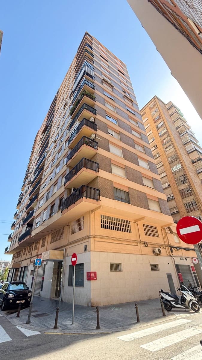 4 slaapkamer Flat te koop in Valencia stad - € 238.000 (Ref: 9893898)