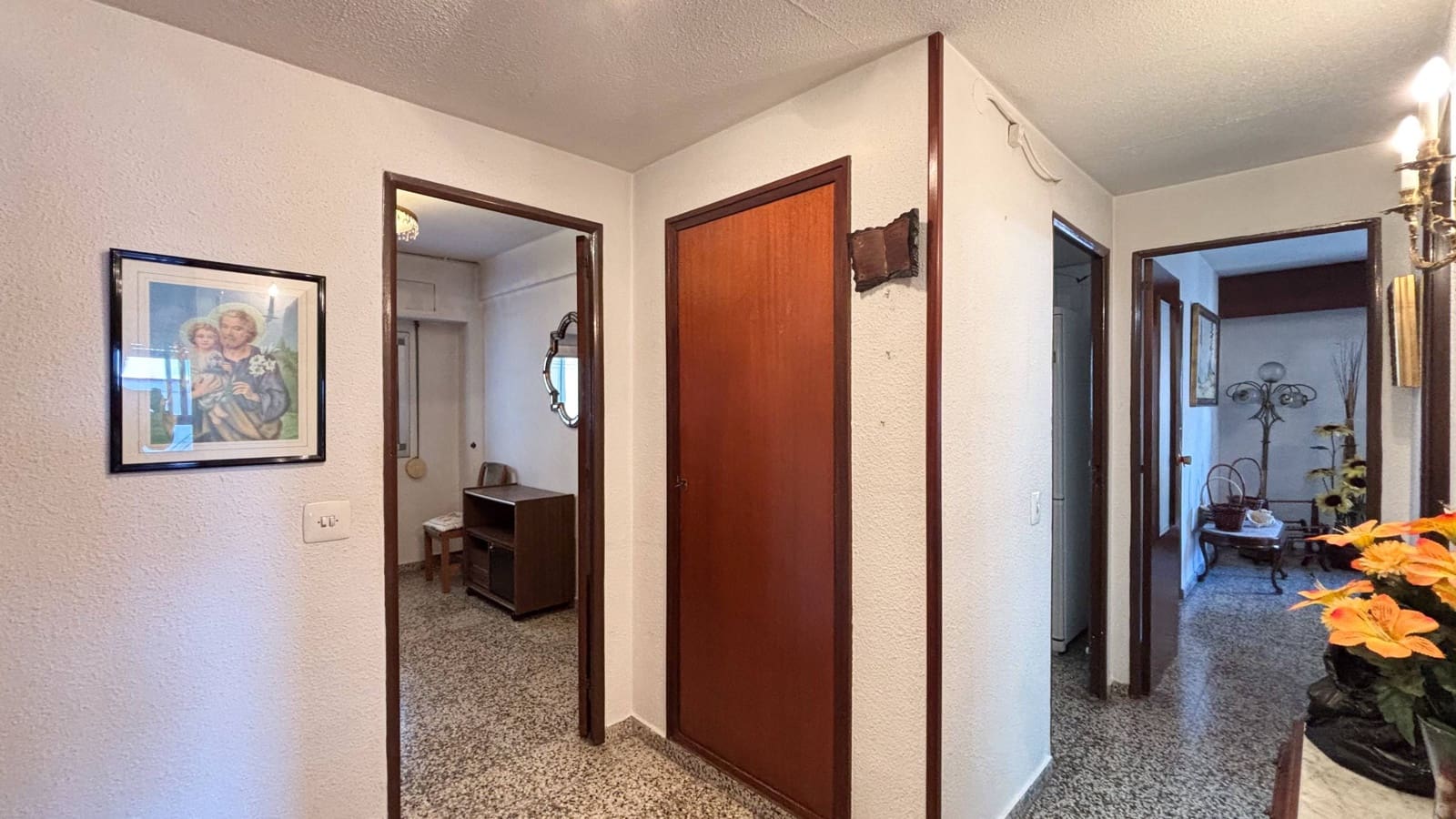 4 slaapkamer Flat te koop in Valencia stad - € 238.000 (Ref: 9893898)