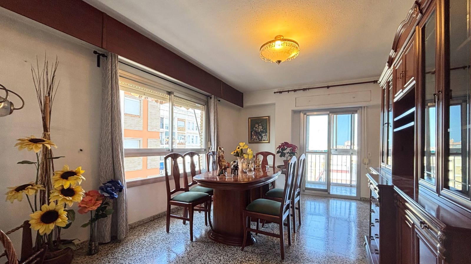 4 slaapkamer Flat te koop in Valencia stad - € 238.000 (Ref: 9893898)