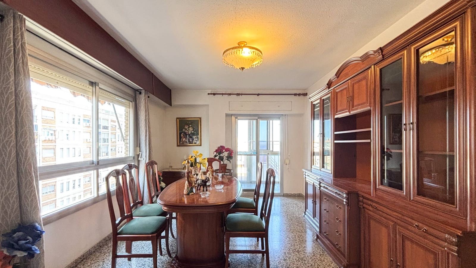4 slaapkamer Flat te koop in Valencia stad - € 238.000 (Ref: 9893898)