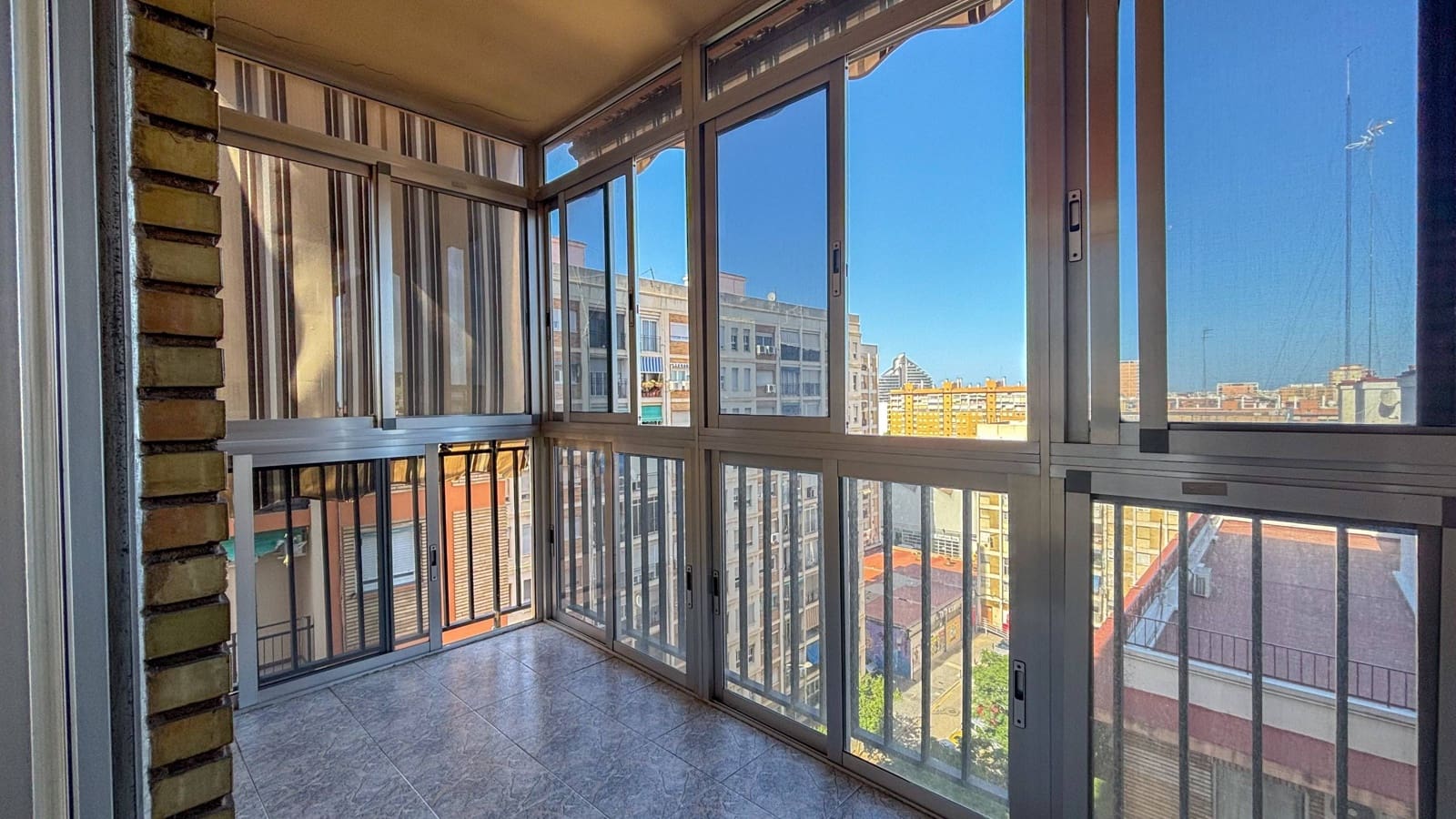 4 slaapkamer Flat te koop in Valencia stad - € 238.000 (Ref: 9893898)