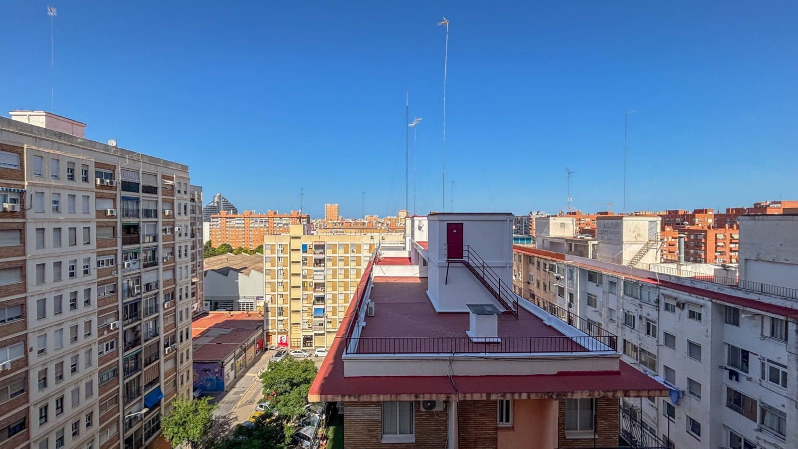 4 slaapkamer Flat te koop in Valencia stad - € 238.000 (Ref: 9893898)