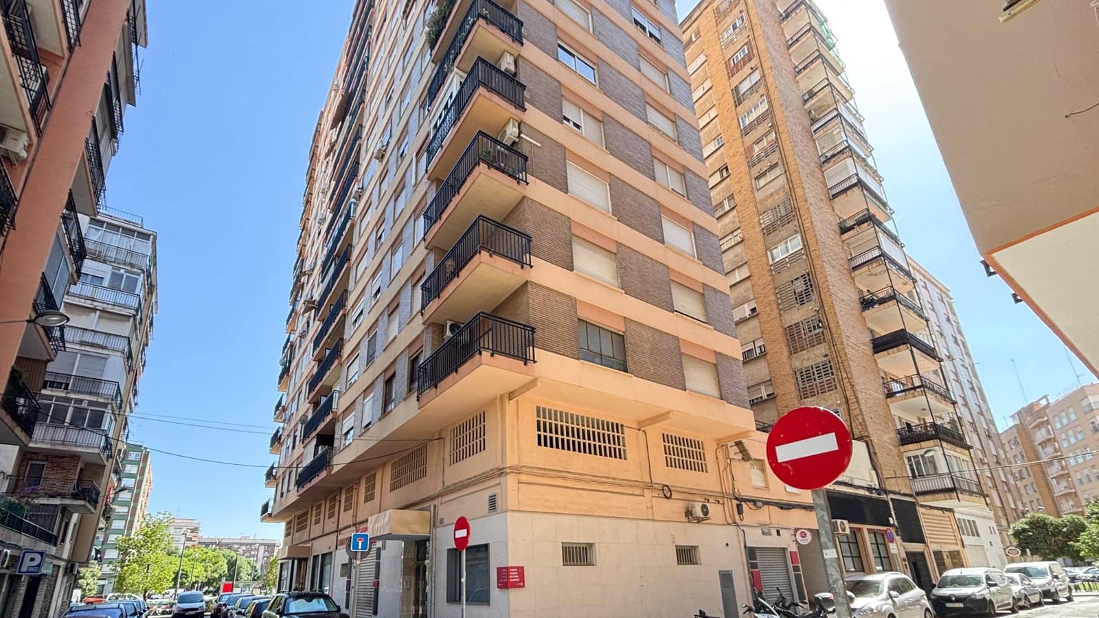 4 slaapkamer Flat te koop in Valencia stad - € 238.000 (Ref: 9893898)