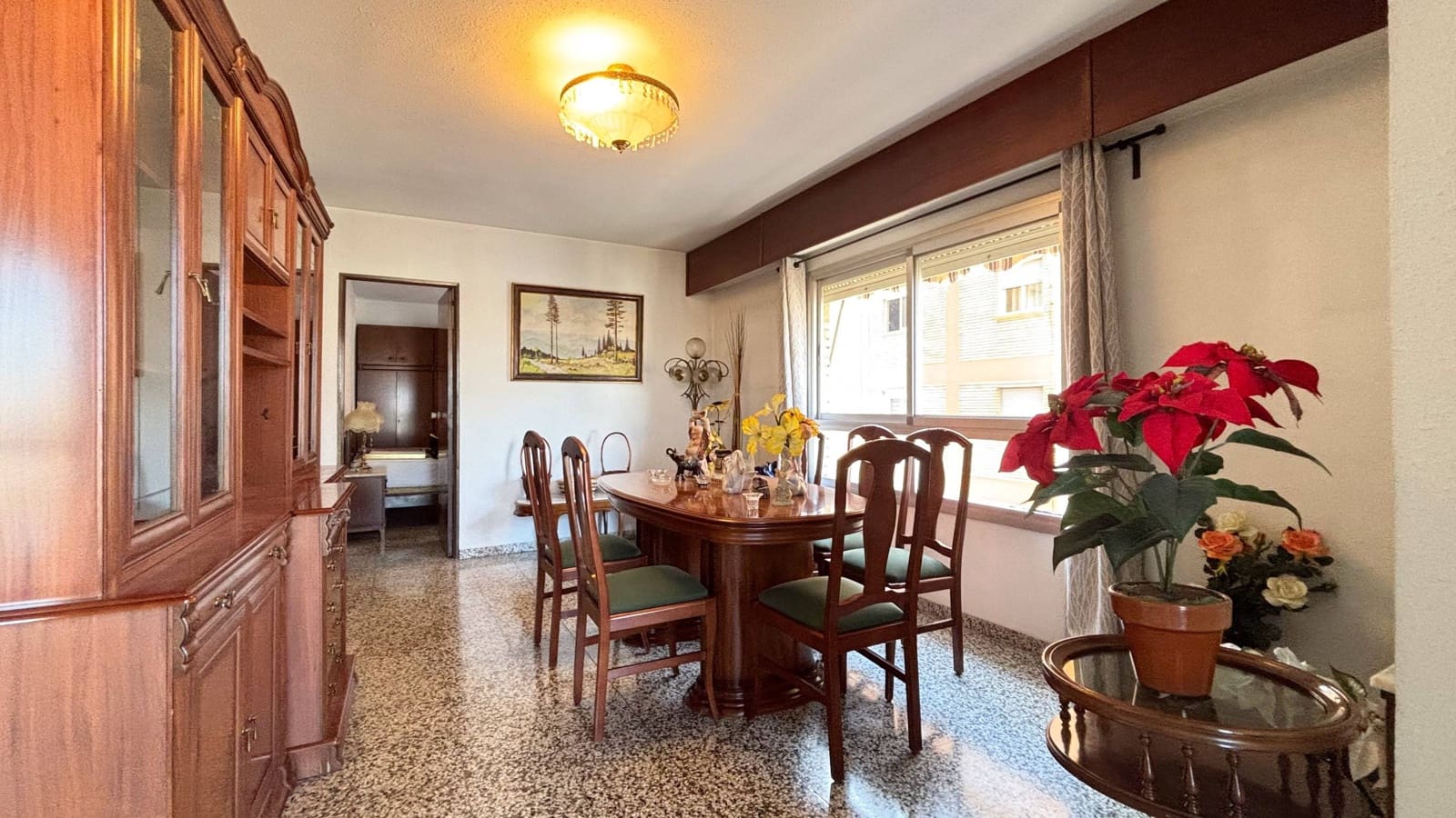 4 slaapkamer Flat te koop in Valencia stad - € 238.000 (Ref: 9893898)