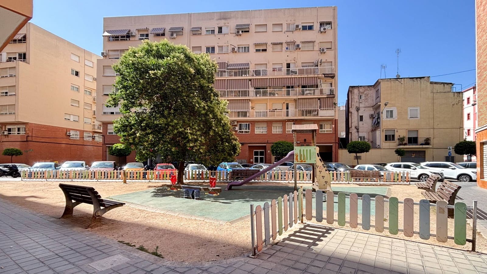 4 slaapkamer Flat te koop in Valencia stad - € 238.000 (Ref: 9893898)