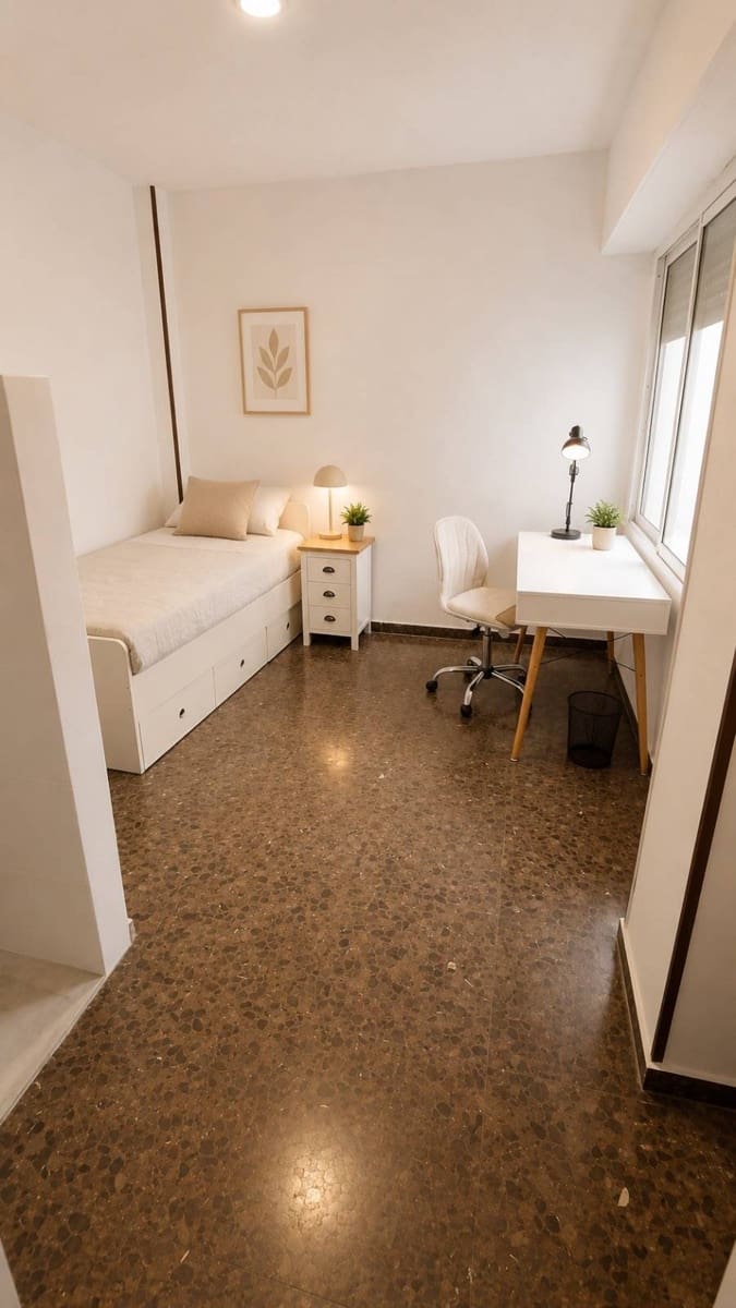 Piso de 4 habitaciones en València ciudad en alquiler - 1.800 € (Ref: 9965307)