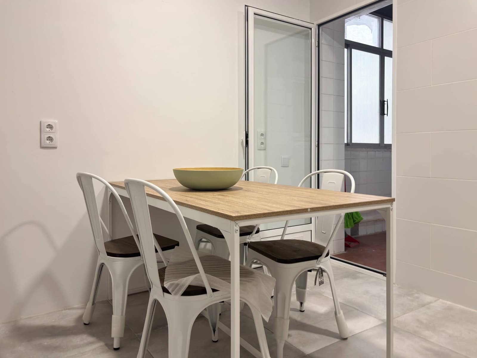 Piso de 4 habitaciones en València ciudad en alquiler - 1.800 € (Ref: 9965307)