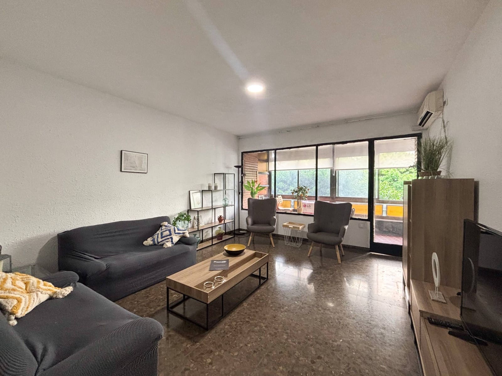 Piso de 4 habitaciones en València ciudad en alquiler - 1.800 € (Ref: 9965307)