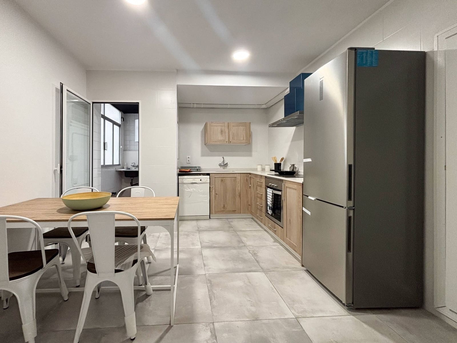 Piso de 4 habitaciones en València ciudad en alquiler - 1.800 € (Ref: 9965307)